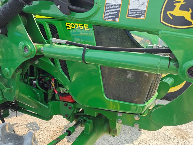2016-john-deere-5075e-image-21