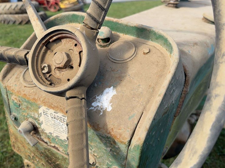john-deere-330-image-31