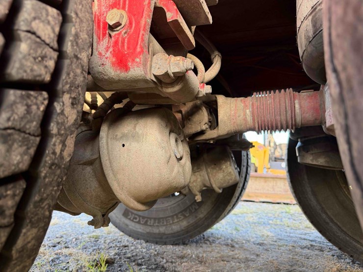 2016-peterbilt-567-image-14