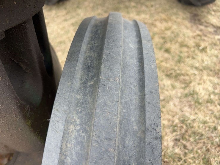 john-deere-520-image-16