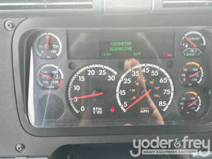 2017-freightliner-cascadia-113-image-19