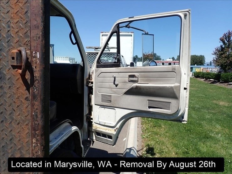 1995-isuzu-npr-image-3