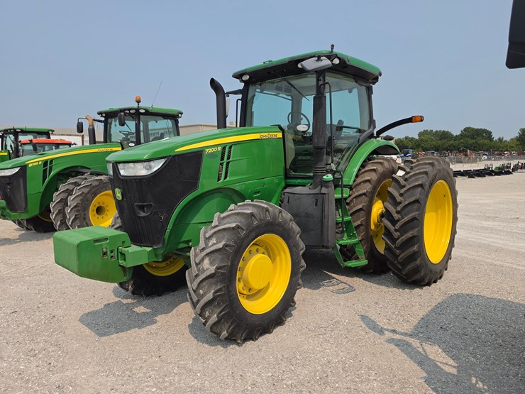 2013-john-deere-7200r-image-1