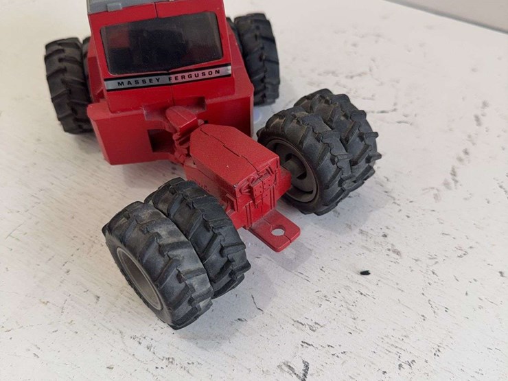 ertl-massey-ferguson-4900-toy-tractor,-die-cast-metal,-1/32-scale-image-3