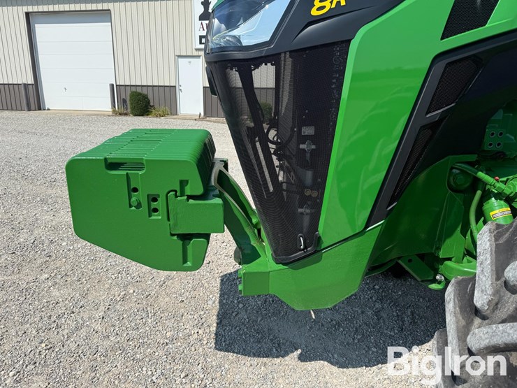 2025-john-deere-8r-370-image-11