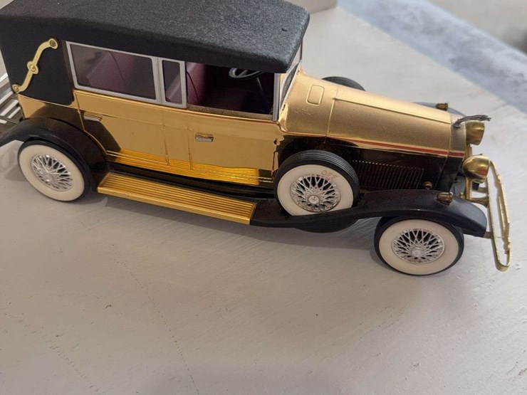 2-radio-model-cars,-2-classic-model-cars-image-5