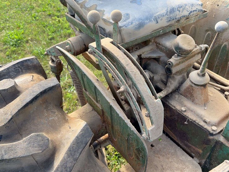 john-deere-330-image-27