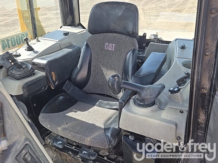 2018-caterpillar-d6n-lgp-image-56