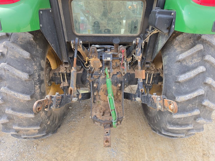 2010-john-deere-5083e-image-15