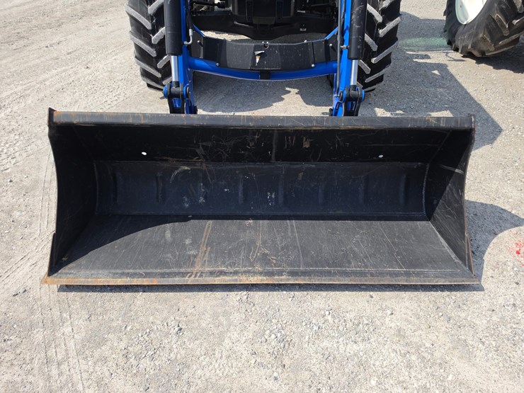 2013-new-holland-t5.105-image-3