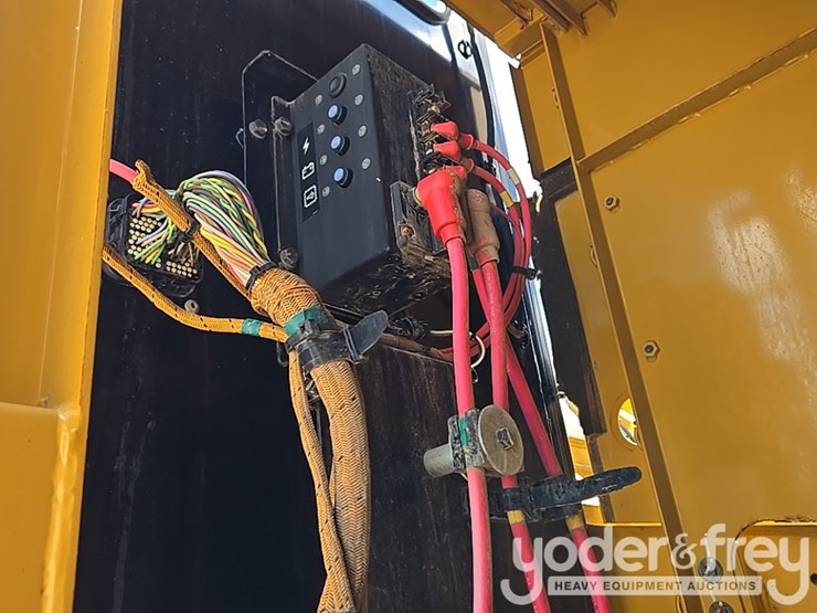 2017-caterpillar-336fl-image-33