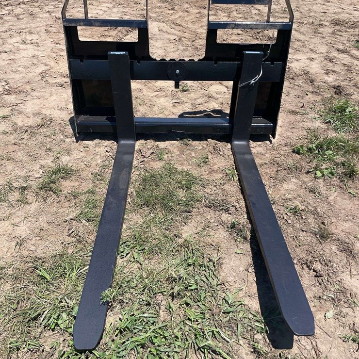 AGROTK Skid Steer Pallet Forks.