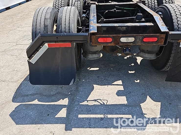 2019-freightliner-cascadia-125-image-19