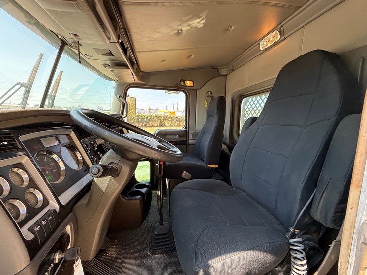 2013-kenworth-t800-image-13