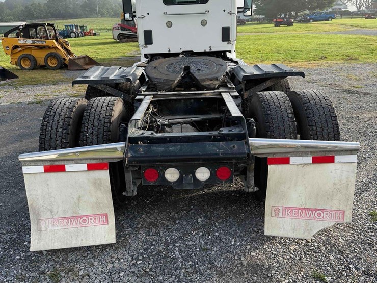 2020-kenworth-t680-image-8