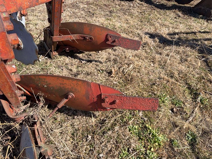 john-deere-three-point-two-bottom-plow-image-14