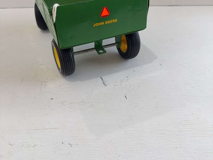 ertl-john-deere-barge-wagon,-die-cast-metal,-1/16-scale-image-2