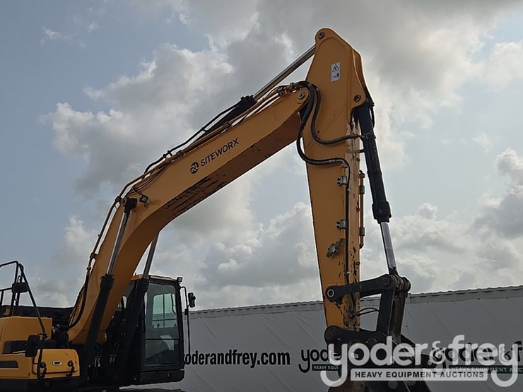 2018-hyundai-hx260l-image-27