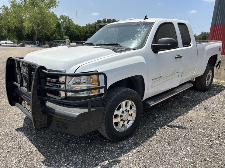 2011-chevrolet-silverado-2500-image-1