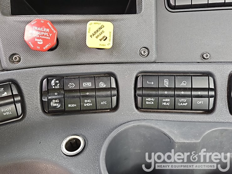 2019-freightliner-cascadia-125-image-37