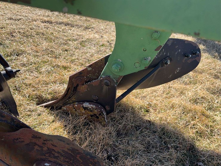 john-deere-three-point-three-bottom-plow-image-22