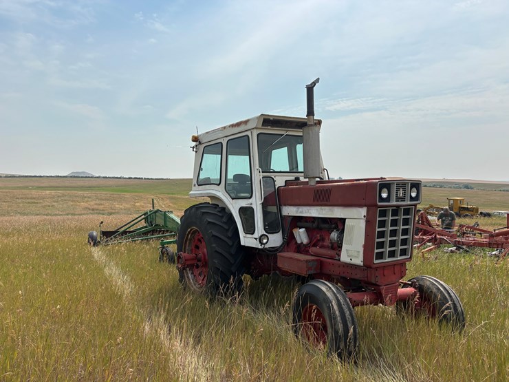 farmall-f1066-tractor-image-2