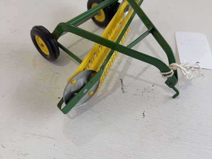 john-deere-rake,-1/16-scale-image-3