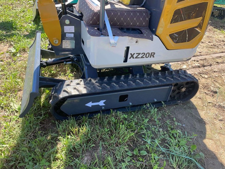xz20r-mini-excavator-image-2