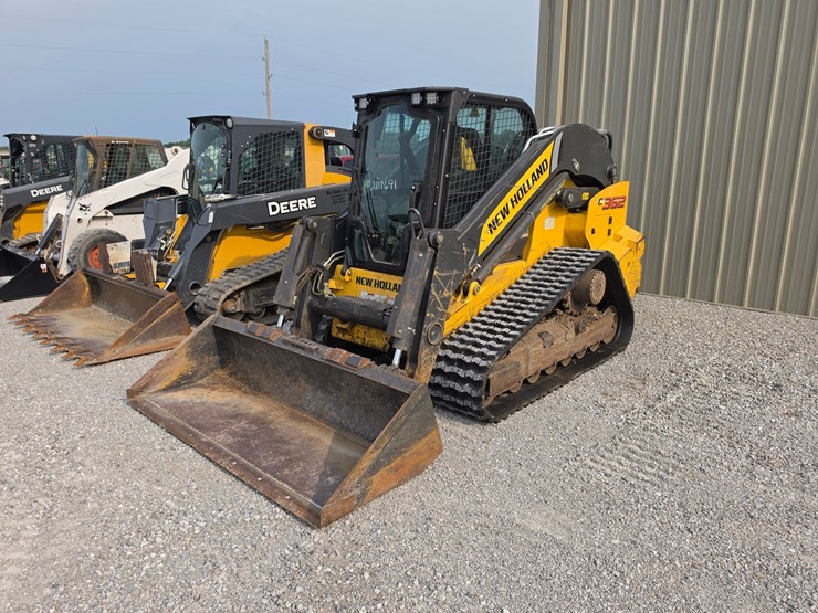 2021-new-holland-c362-image-1