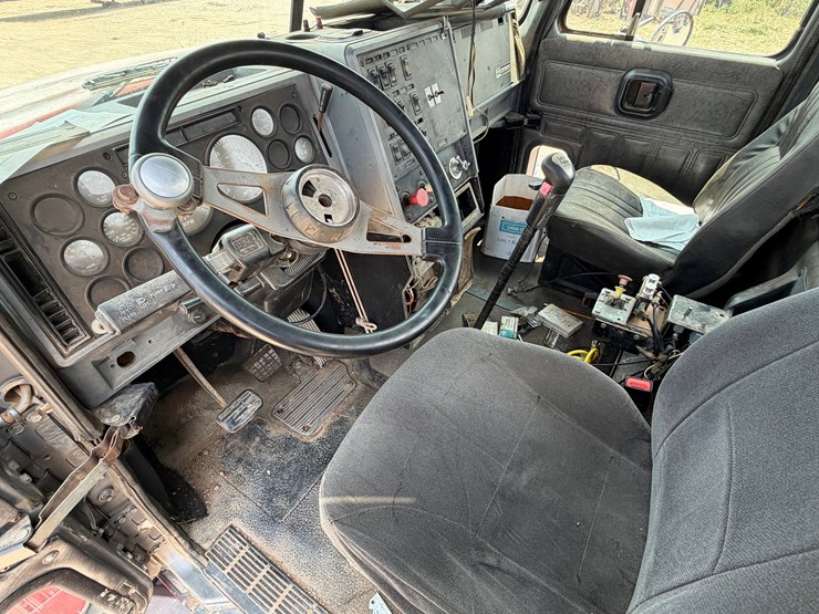 2000-mack-ch612-image-7