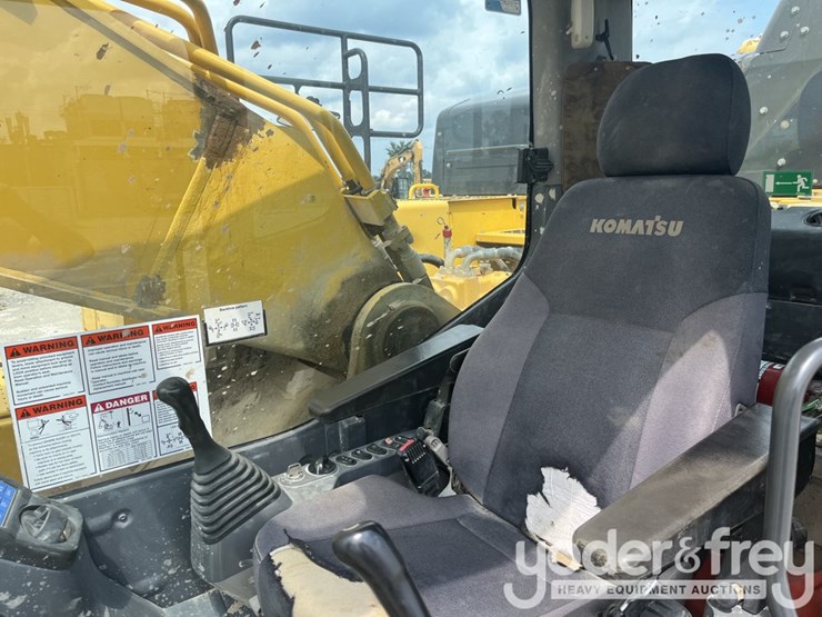 2019-komatsu-pc490-lc-11-image-32