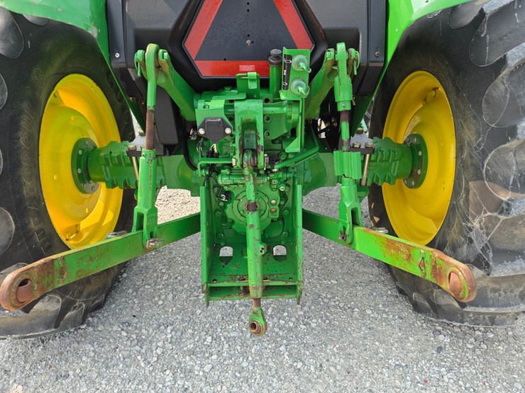 2016-john-deere-5075e-image-18