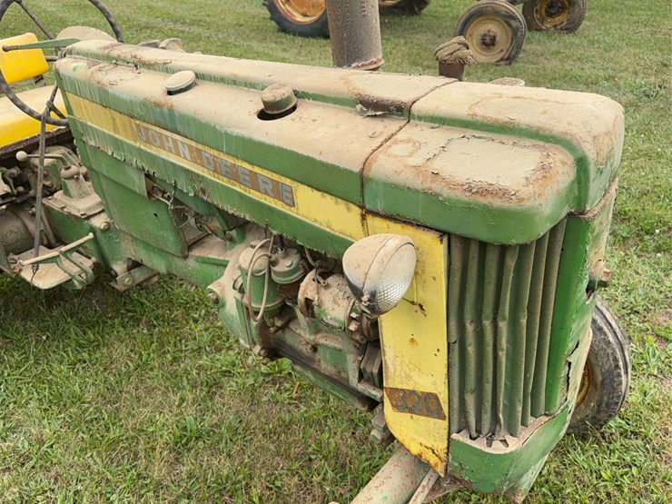 john-deere-320-image-12