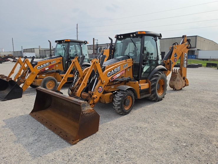 2015-case-580sn-image-1