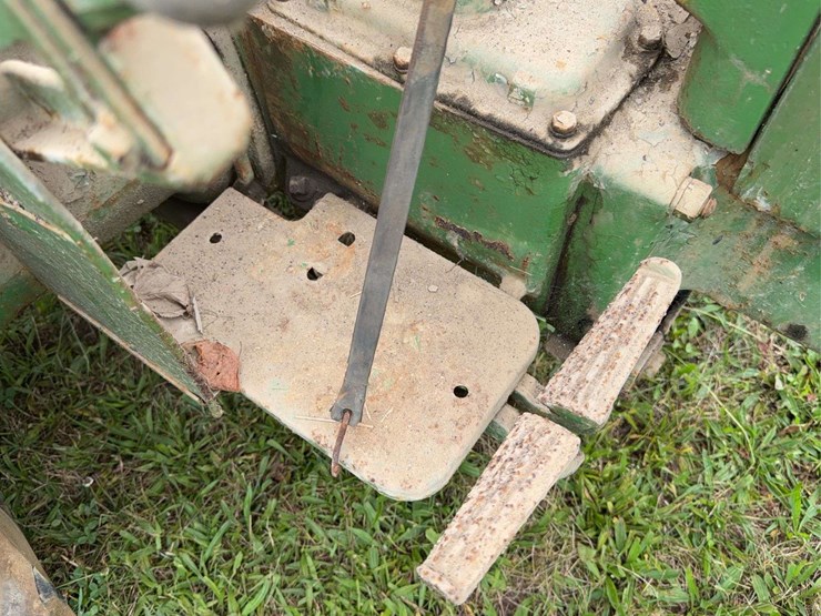 john-deere-320-image-19