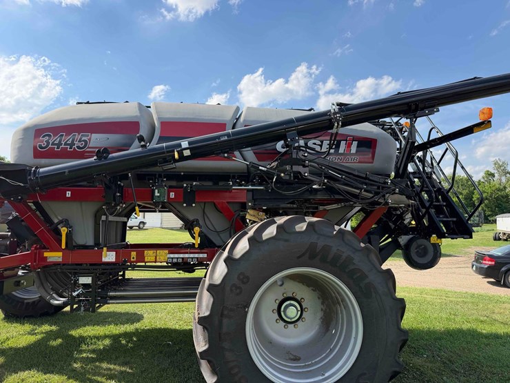 case-ih-3445-airseeder-image-3