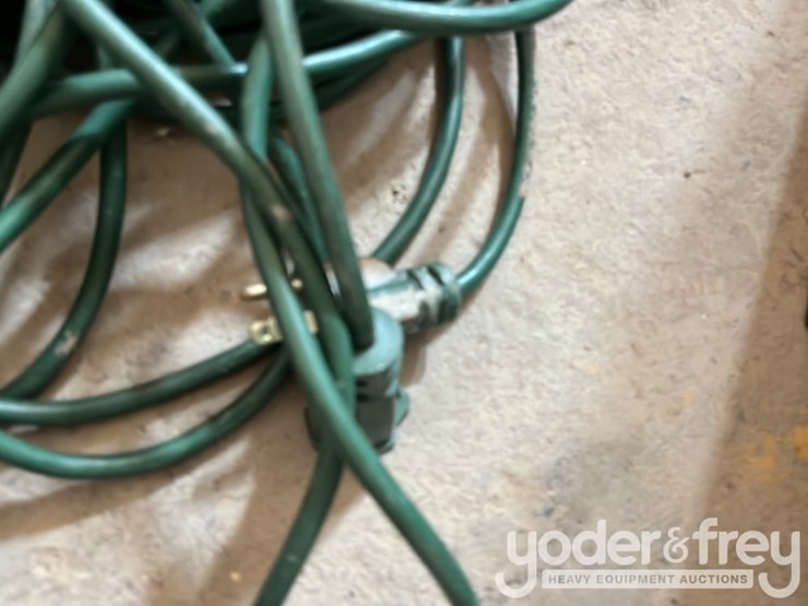 10'-extension-cord-image-3
