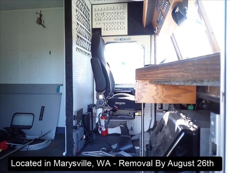 2001-freightliner-mt55-image-16