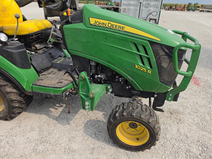 2016-john-deere-1025r-image-24