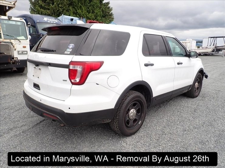 2016-ford-explorer-image-11