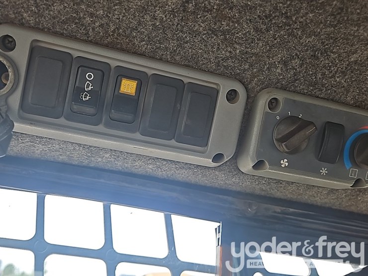 2011-bobcat-s185-image-12