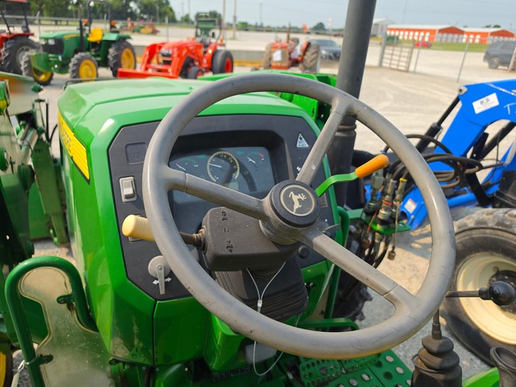 2016-john-deere-5075e-image-14