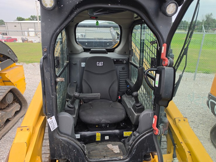 2020-caterpillar-299d3-image-7
