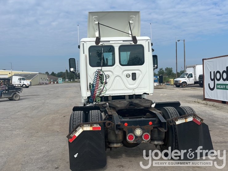 2017-freightliner-cascadia-113-image-4