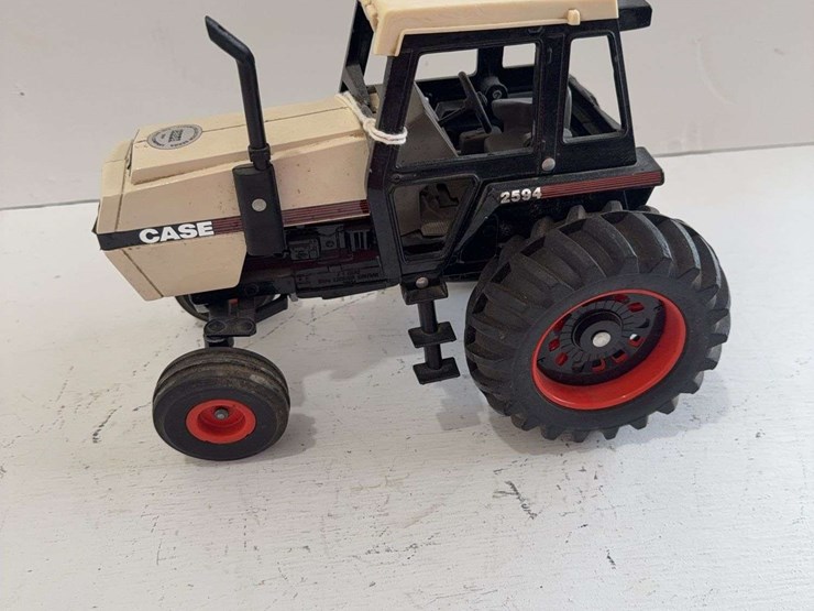 ertl-j.i.-case-1984-limited-edition-case-2594-toy-tractor,-die-cast-metal,-1/16-scale-image-1