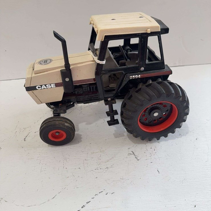 ERTL J.I. Case 1984 Limited Edition Case 2594 toy tractor, die-cast metal, 1/16 scale