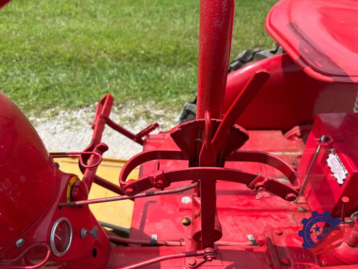 mccormick-farmall-cub-farm-tractor-image-27