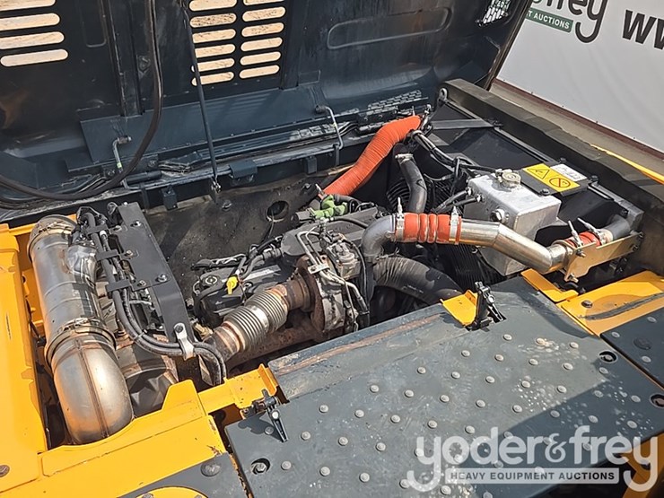 2018-hyundai-hx260l-image-48