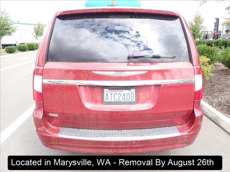2014-chrysler-town-&-country-image-19