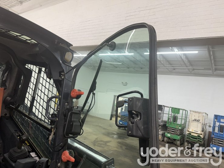 2019-deere-325g-image-29